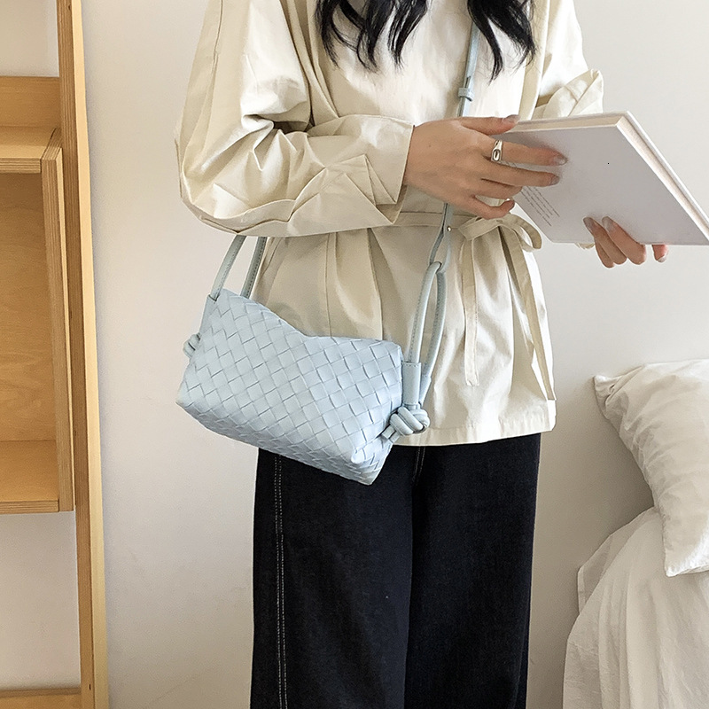 Fashion Trend New Braided Hand Camera Women 2025 Spring Korean Version Simple Everything Single Shoulder Crossbody Designer Bag