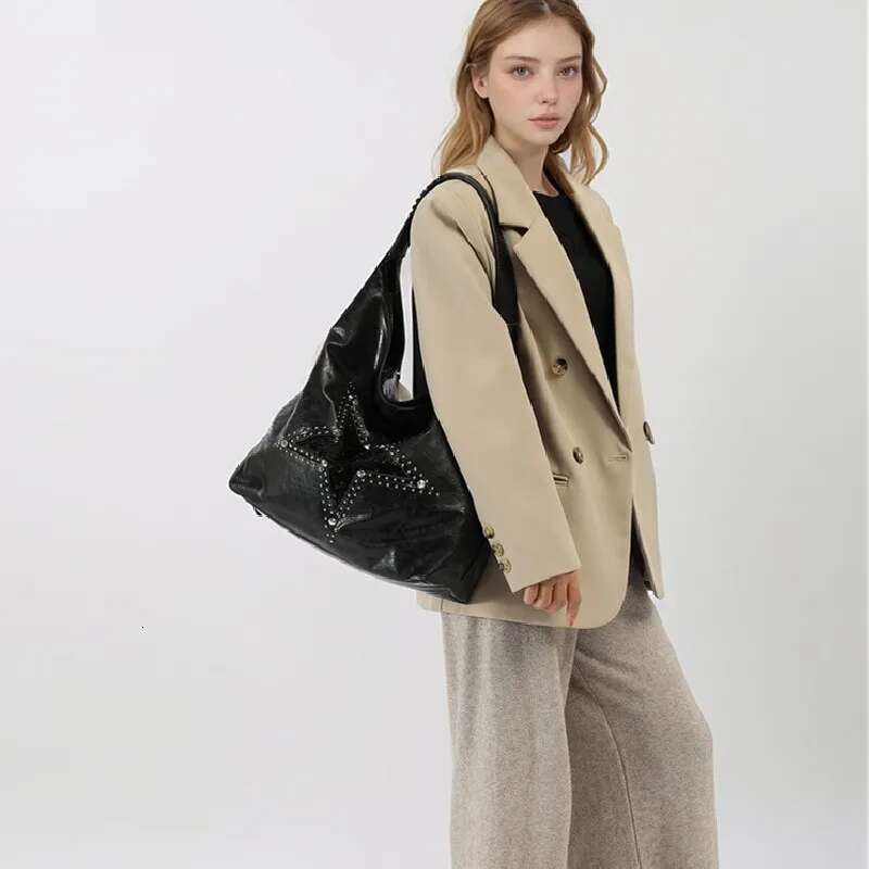 Large Capacity Rivet Punk Bag For Women New Retro Texture Single Shoulder Tote Bags Fashion Versatile Casual Ladies Handbags