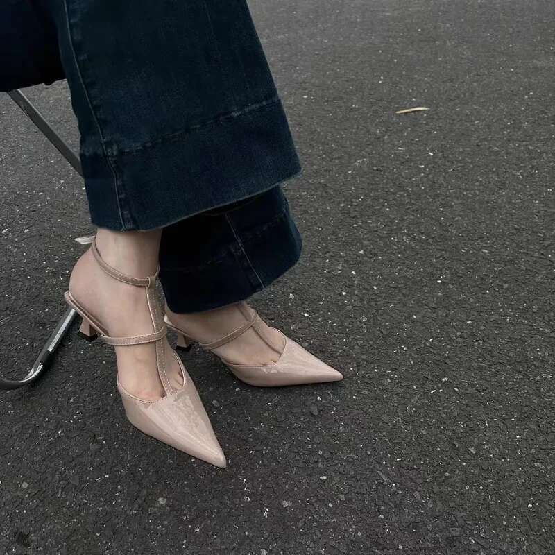 Summer New Women's Low Pointed Thin Strap Buckle Slippers Fashion Temperament Commuter Heel Sandals