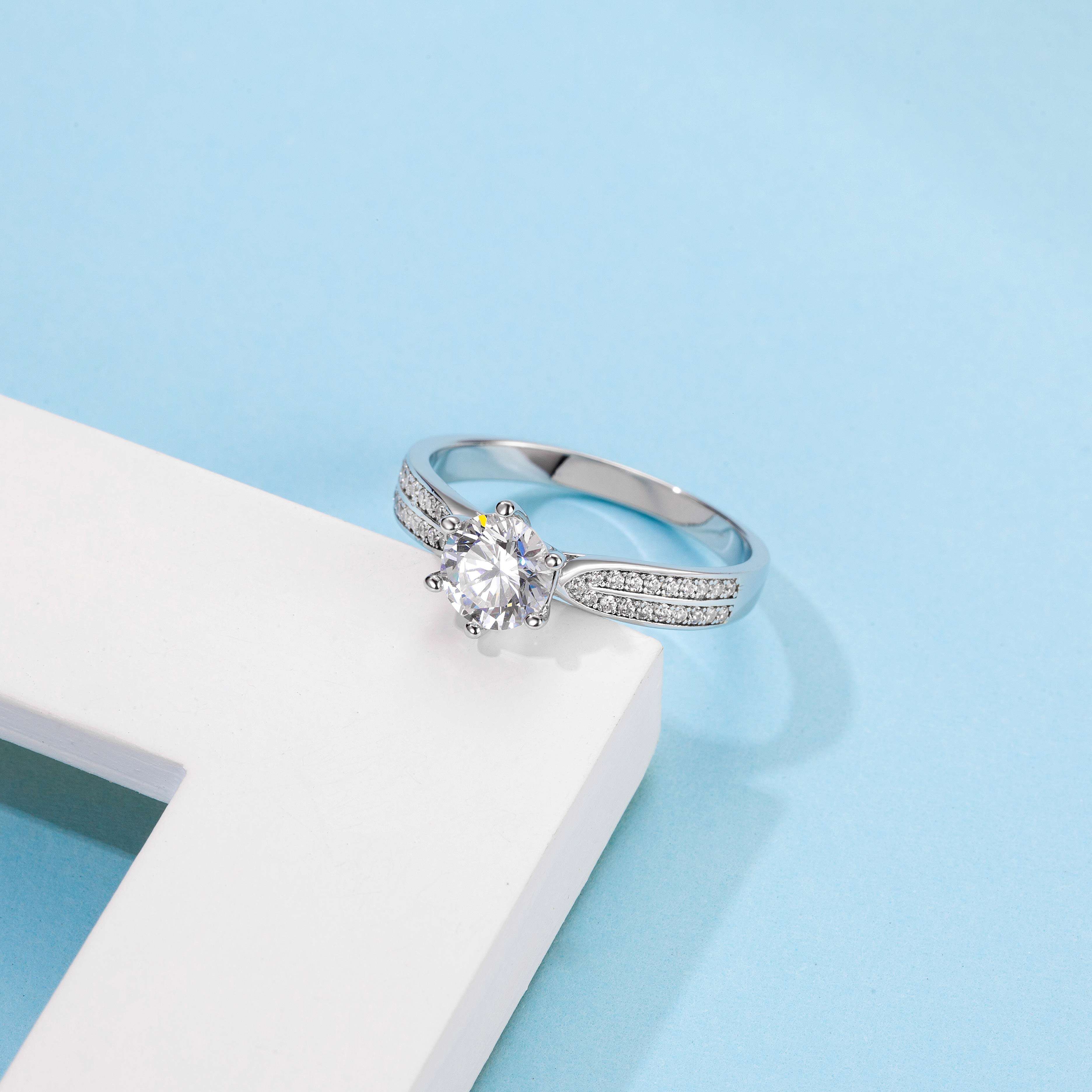 Trend Exquisite Jewelry S925 Silver Platinum Plated Moissanite Diamond Ring Simple Fashion Design Womens Engagement Rings
