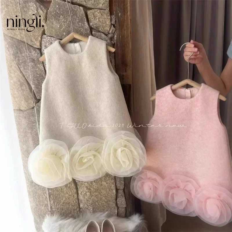 South Korean Sle fashion girls vest skiing 2025 autumn and winter new childrens Christmas and New Year coarse tweed skiing big flower dress W250326