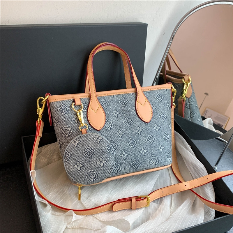 Free shipping 2025 new designer bag fashionable commuting large capacity tote bag for women crossbody bag hand-held shoulder bag brown