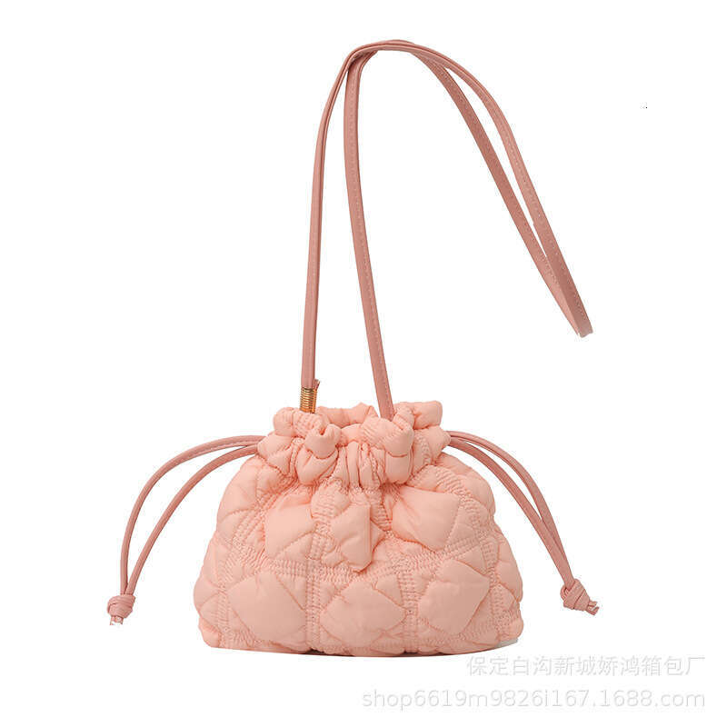Simple diamond grid drawstring mouth pleated water bucket for women, nylon cloud single shoulder crossbody bag, lightweight dumpling bag