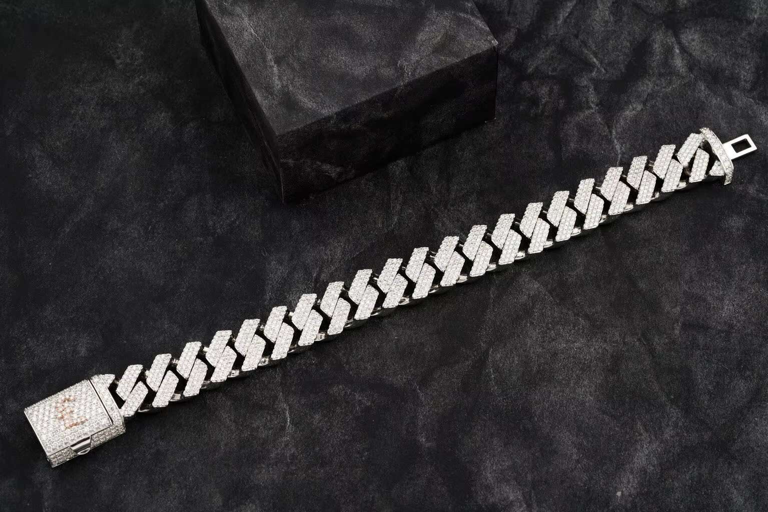 Two Row VVS Moissanite Cuban Link Chain Bracelet New Design Iced Out Moissanite Jewelry Diamond Main Stone for Gift From India