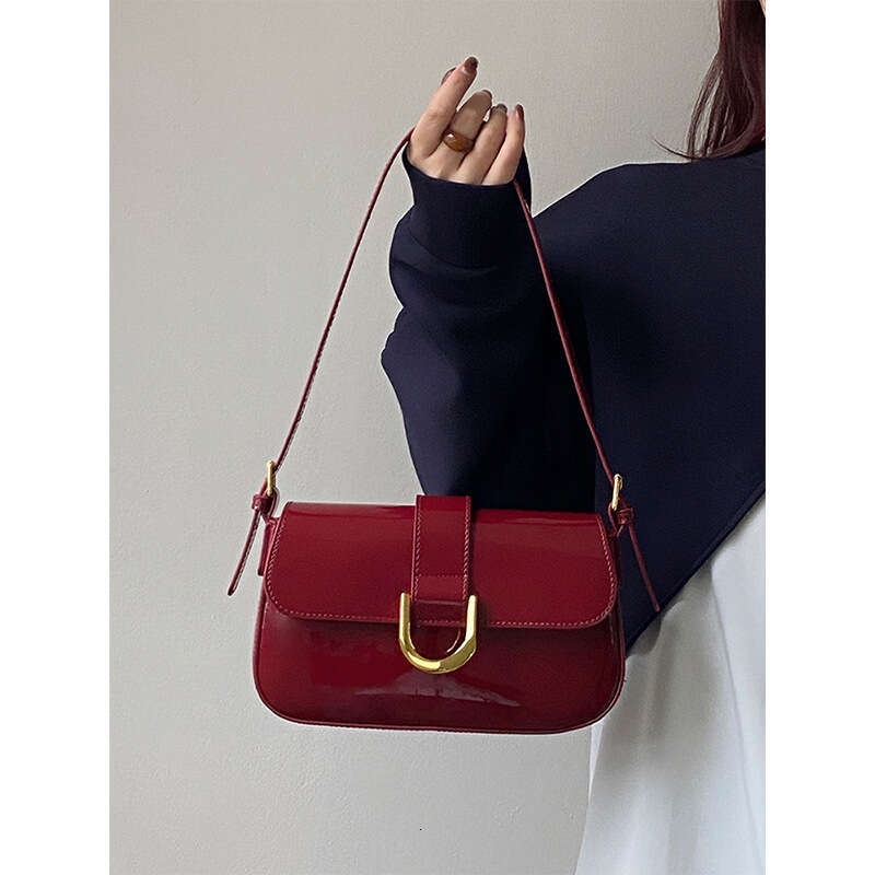High end for women with wine red horseshoe buckle, fashionable hand-held underarm bag, single shoulder crossbody bag