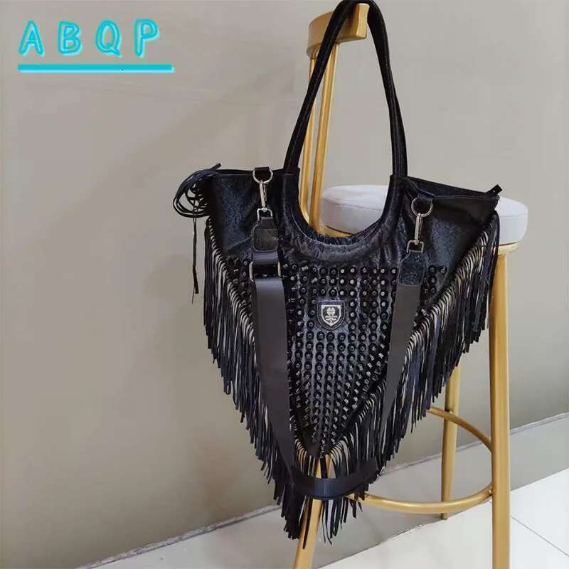 New Handbags Personalized Rivet Shoulder Messenger Brand Fashion Trend Women's Bag High Quality
