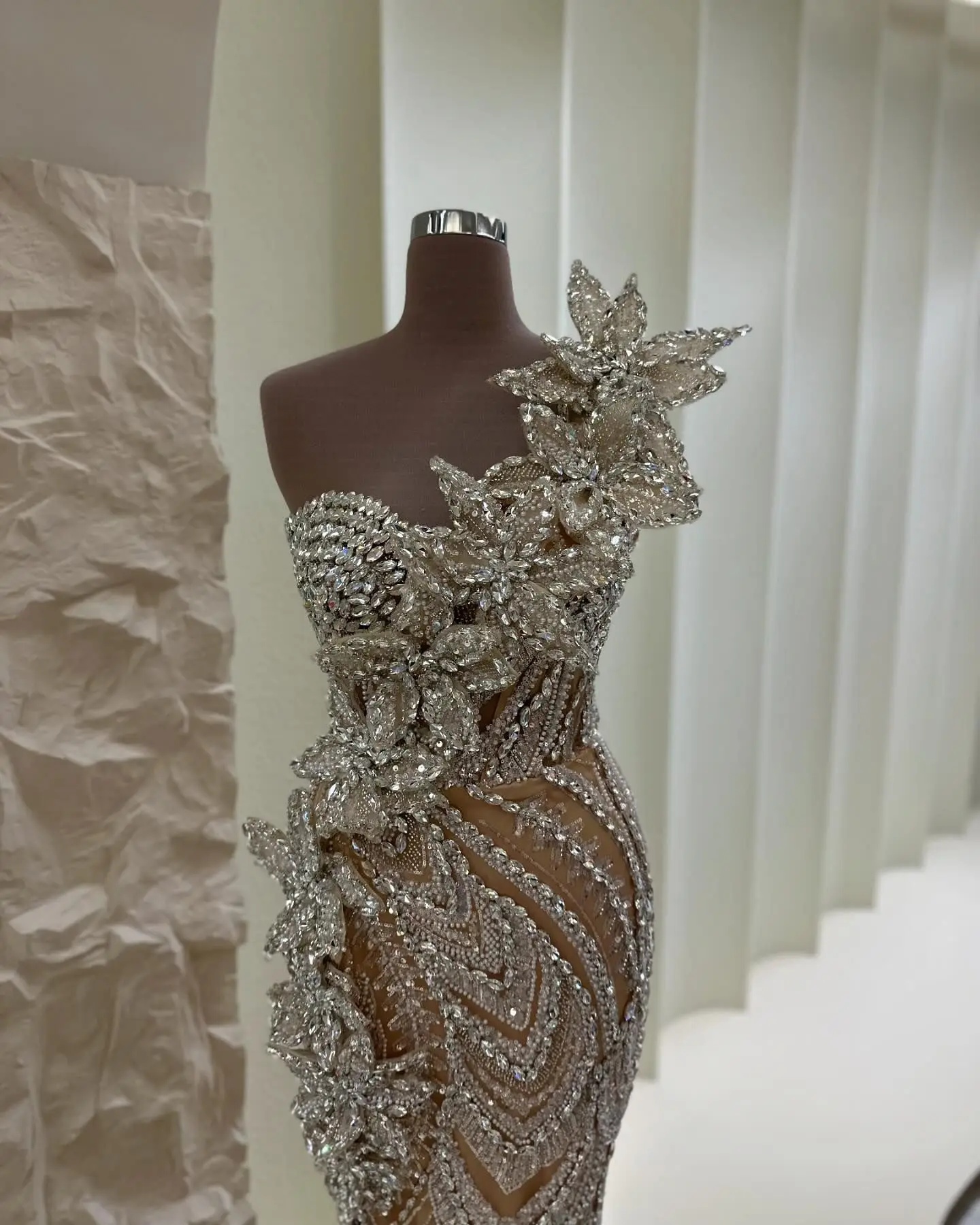 Sexy Arabic Strapless Evening Dress Customized Mermaid Crystals 3D Flower Long Prom Dresses Robe Split Side Beads Party Gowns
