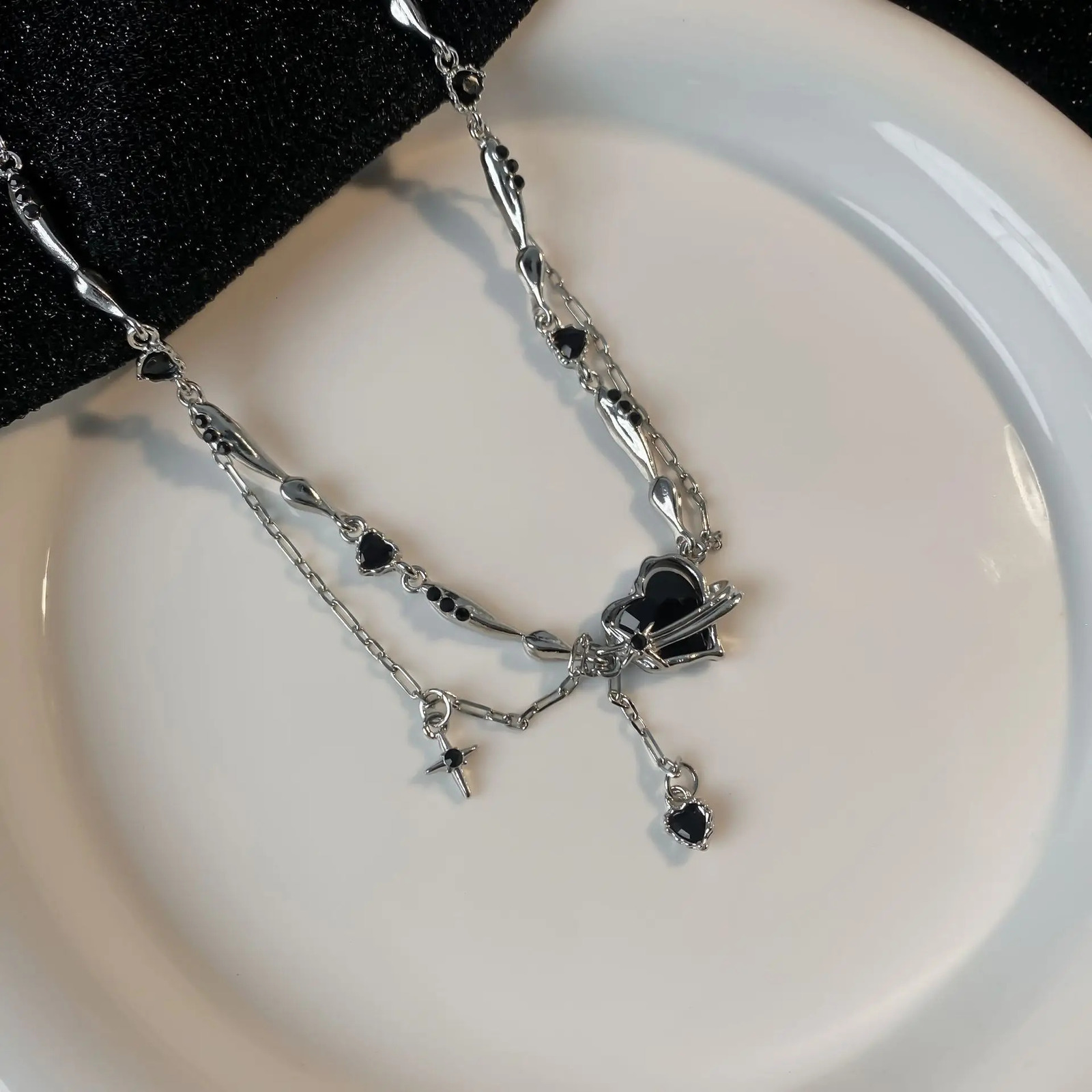 DUTRIEUX Y2K Black Love Pendant Gothic Plush Bone Necklace Womens Gothic Aesthetics Grenache Jewelry 250322