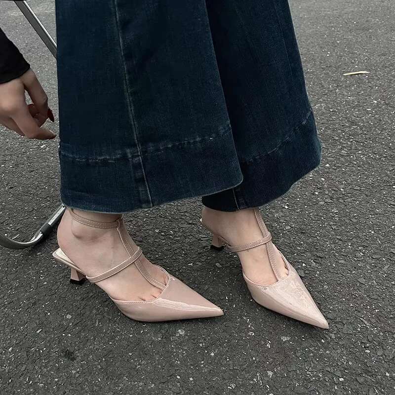 Summer New Women's Low Pointed Thin Strap Buckle Slippers Fashion Temperament Commuter Heel Sandals