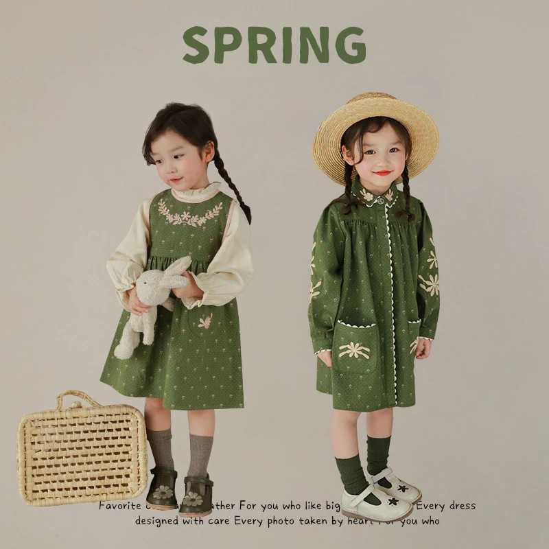 2023 New Autumn Girls Embroidered Polo Collar Floral Dress Childrens Comparison Edge Embroidery Tank Top Technology Trend W250326