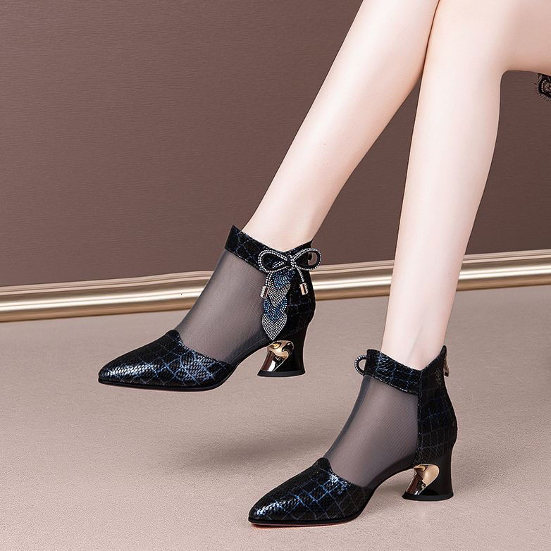 Butterfly rhinestone pointed mesh boots, hollow mesh sandals at the middle heel, thick heel, 2025 spring/summer new breathable