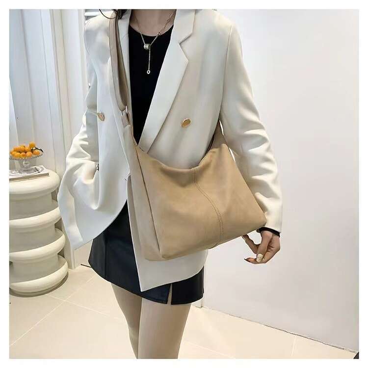 Large Capacity Tote 2024 Spring and Summer New Fashionable Simple Splicing Underarm Commuter Shoulder Bag for Women
