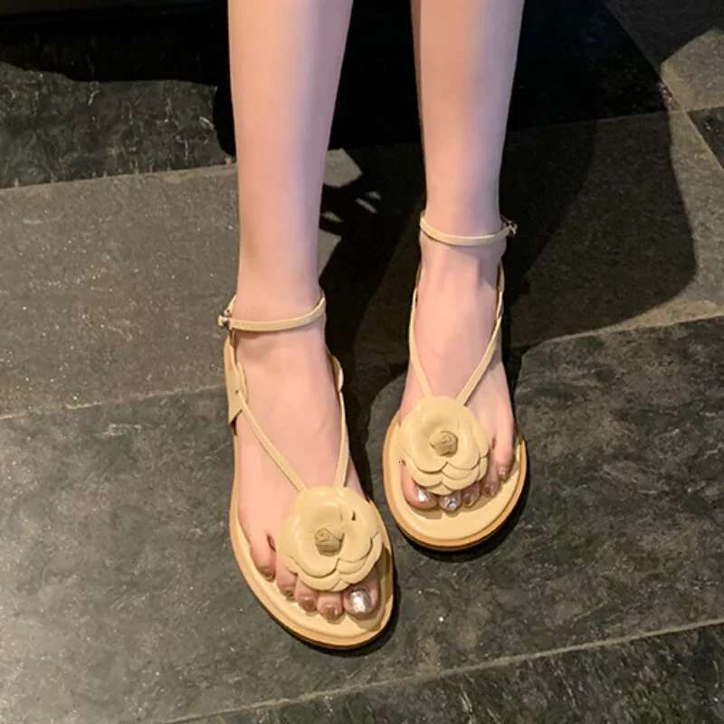 Summer Flat Sandals Women Elegant Wer Ladies Shoes Fashion Narrow Band Beach Shoe Casual Flip Ps Soft Sole Low Heel Slides