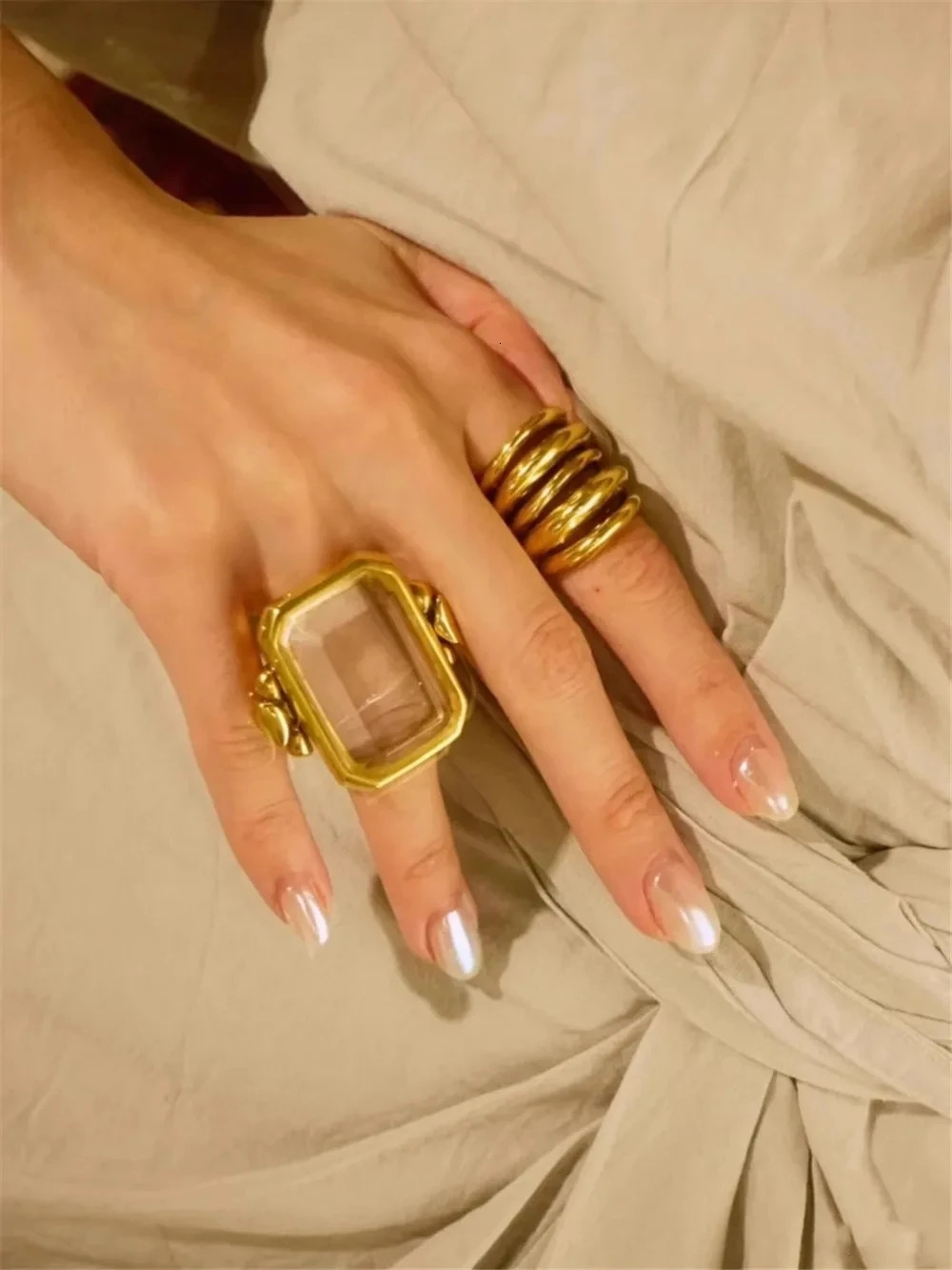 Fashion Square Natural Stone Crystal Ring Gold Womens Brass Jewelry European and American Light Gift 250322