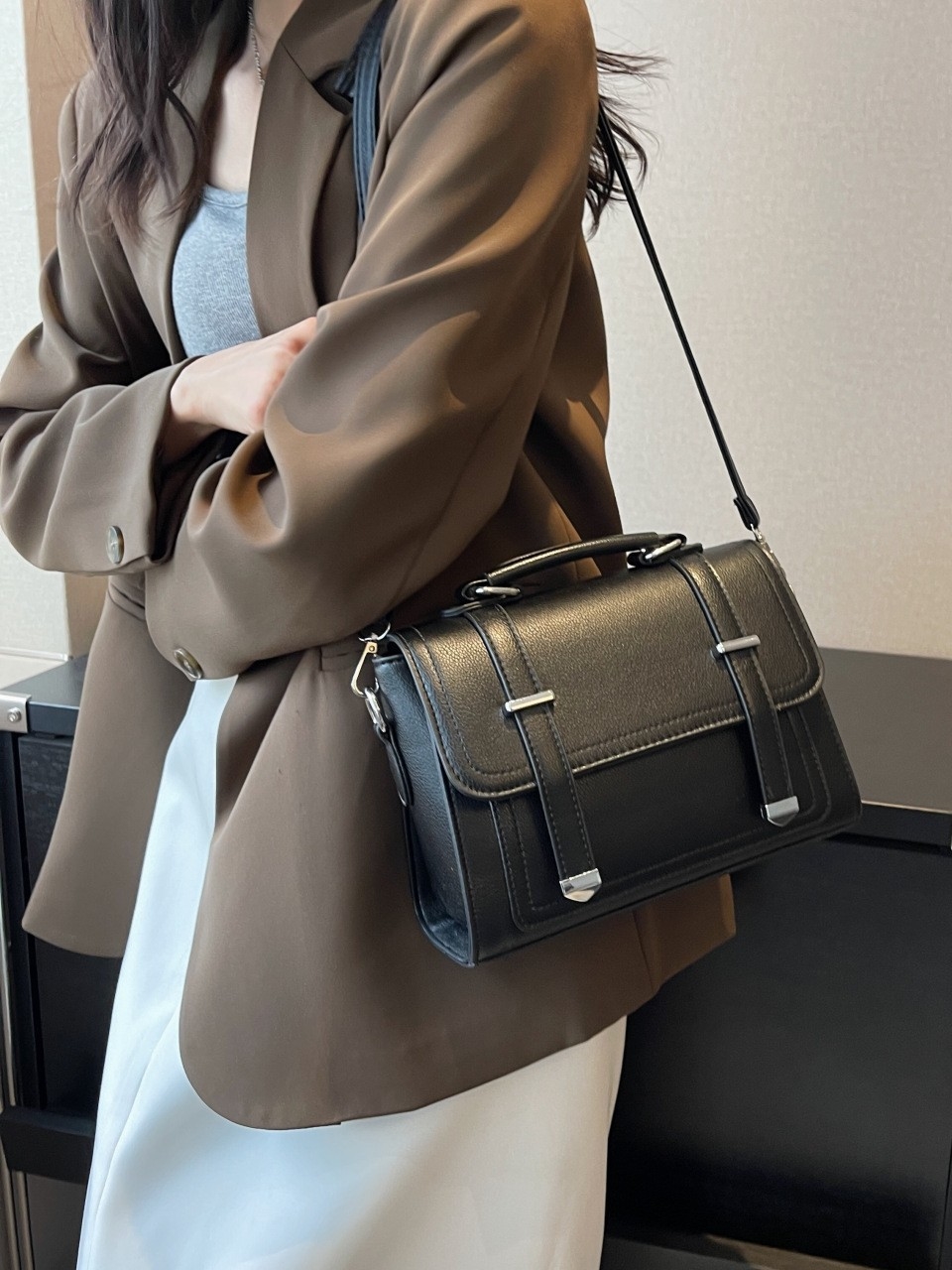 The new niche design all-in-one cross-body bag Fashion simple small pocket bag