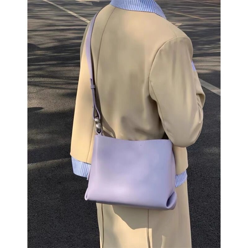 2025S Fashion Designer Small Niche High End Water Bucket For Women New Large Capacity Soft Leather Shoulder Crossbody Versatile And Simple Commuting B