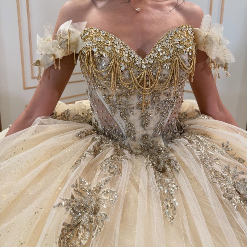 Champagne Shiny Princess Quinceanera Dresses Appliqued Lace Beads Tull Bow Sweet 16 Dress Sweetheart Off Shoulder Ball Gown Vestidos De 15 Anos