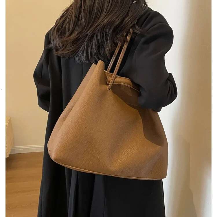 Large Capacity Women 2025 Stylish Texture Hand Shoulder Bag Everything Work Commute Armpit Tote Purses And Handbags
