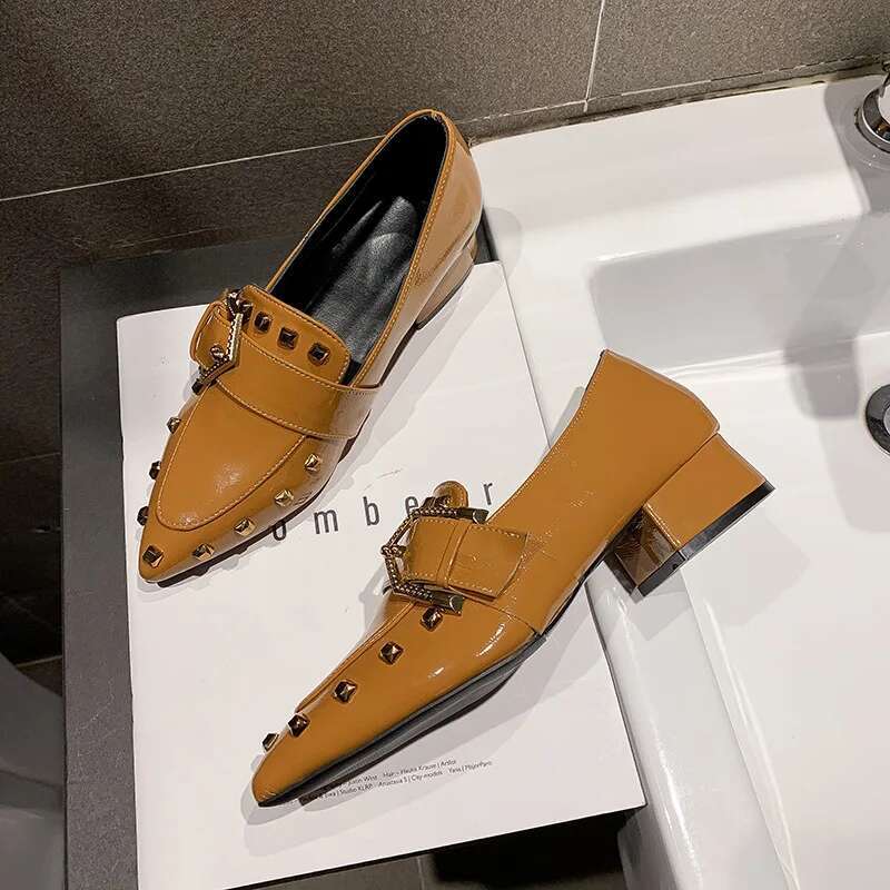 2025 Summer New Women's Pointed Thick Heel British Designer Fashion Women's Slippers