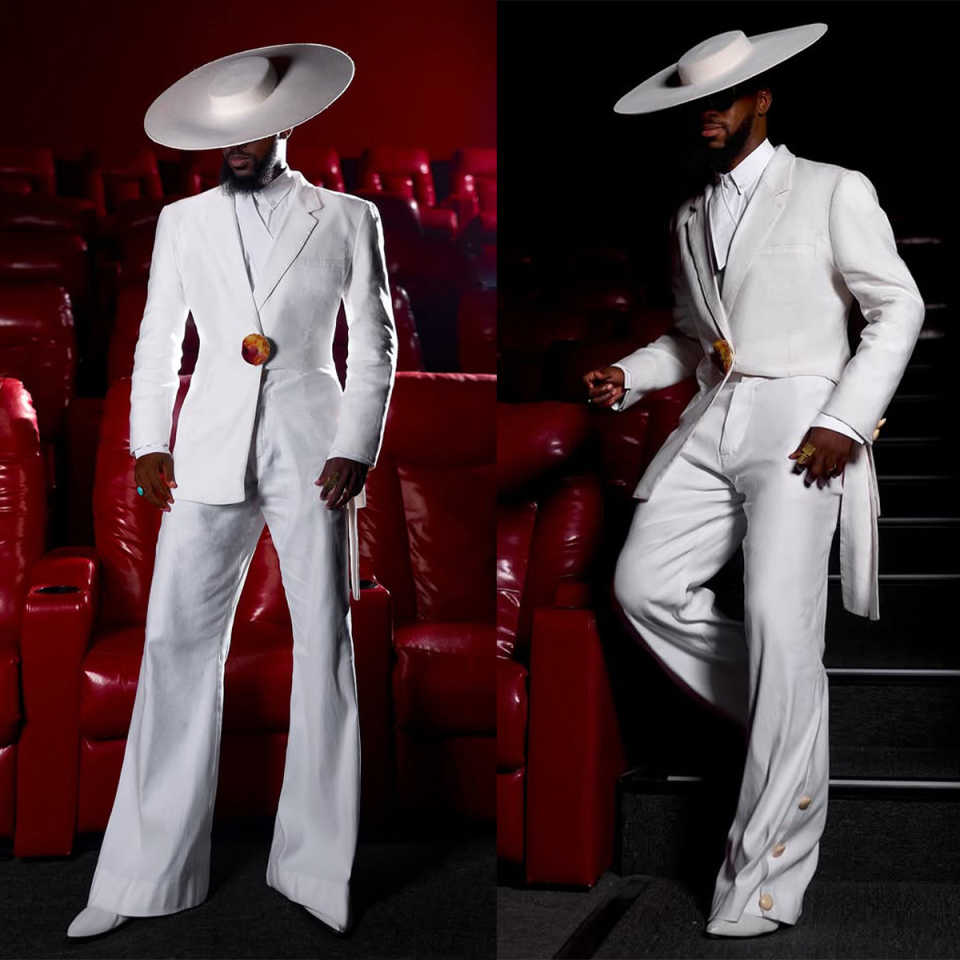 White Mens Wedding Tuxedos Unique Slim Fit Party Birthday Groom Wear 2 Pieces Customized Cosplay Outfits