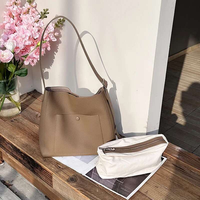 Hot Sale 2025 Beige All-Match Large Capacity Commuter Tote Genuine Cow Leather Women Shoulder Bag Outside Pocket Design Handbag