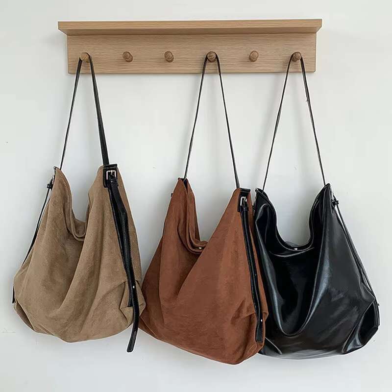 Manufacturer's oversized trendy shoulder bag, women's handbag, suede handbag