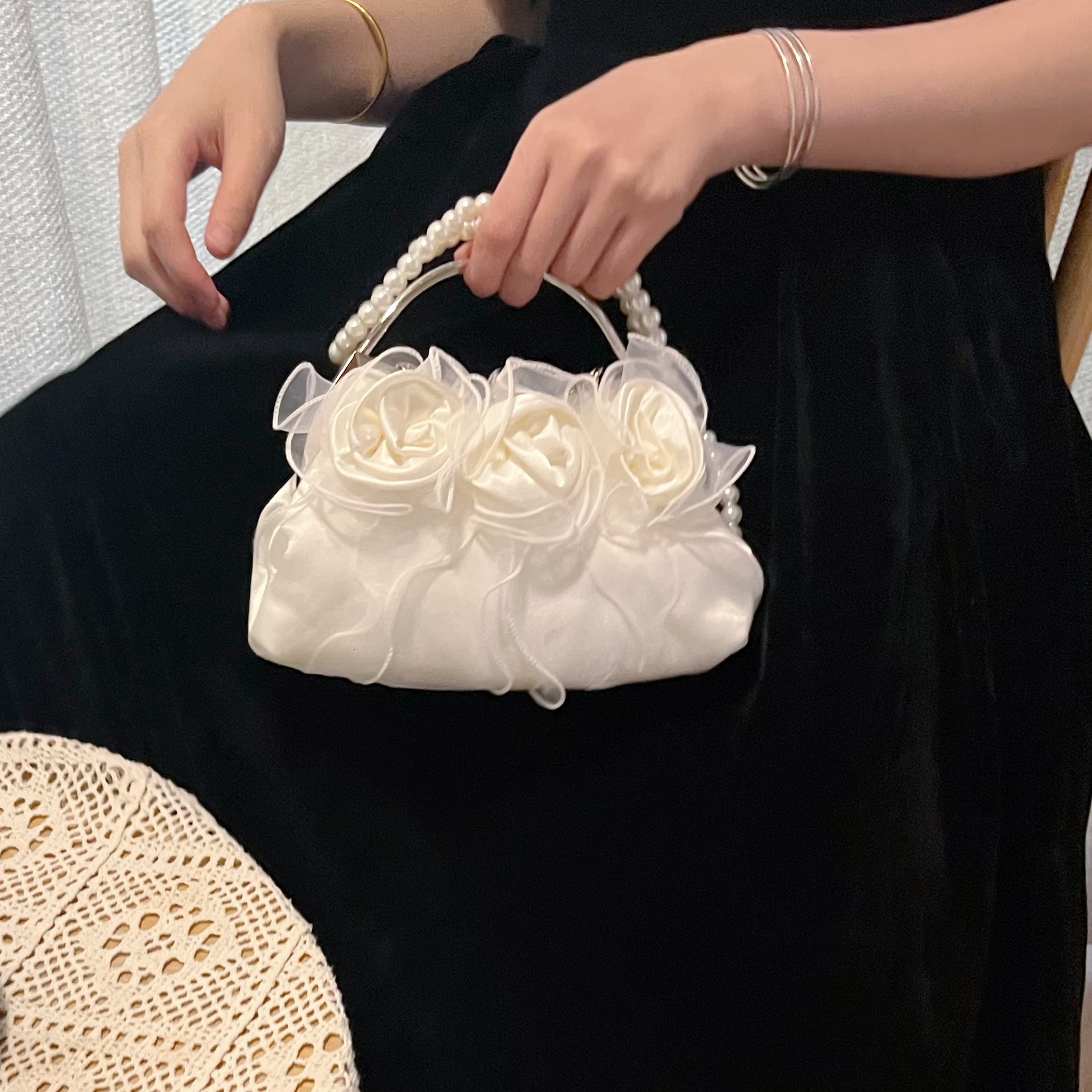 Designer 2025S pearl flower fairy mesh handbag women gentle style shoulder crossbody sweet and fresh small bag