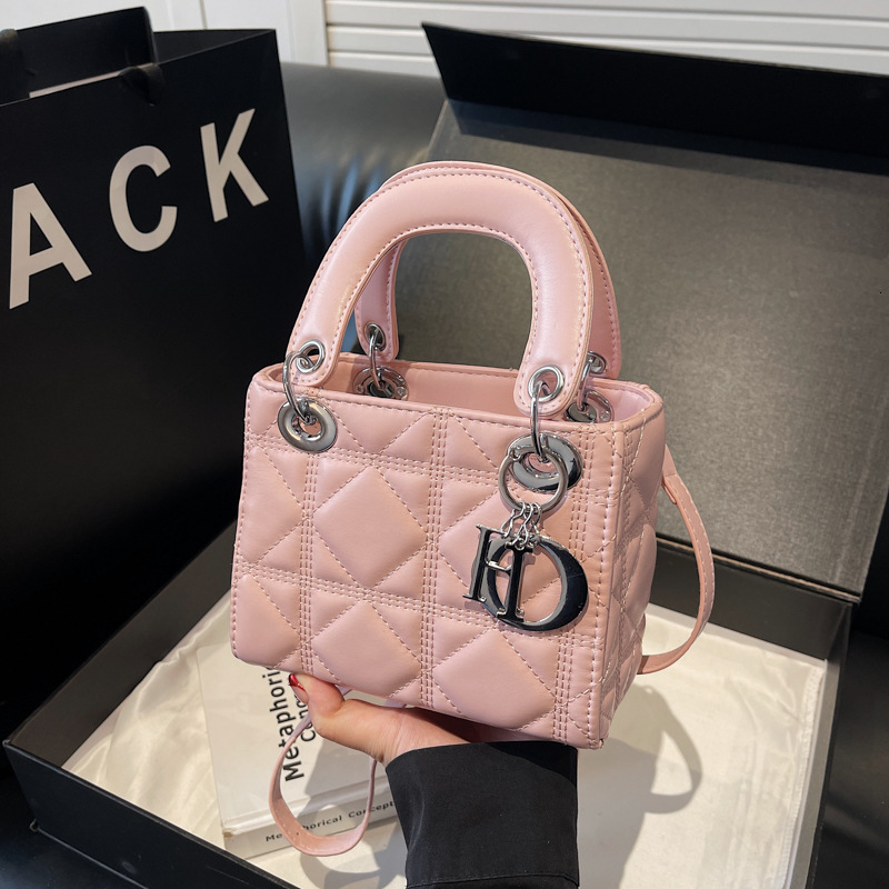 Crossbody bag women 2025 new style niche design autumn and winter, hand-held Daifei bag, small handbag for going out to work