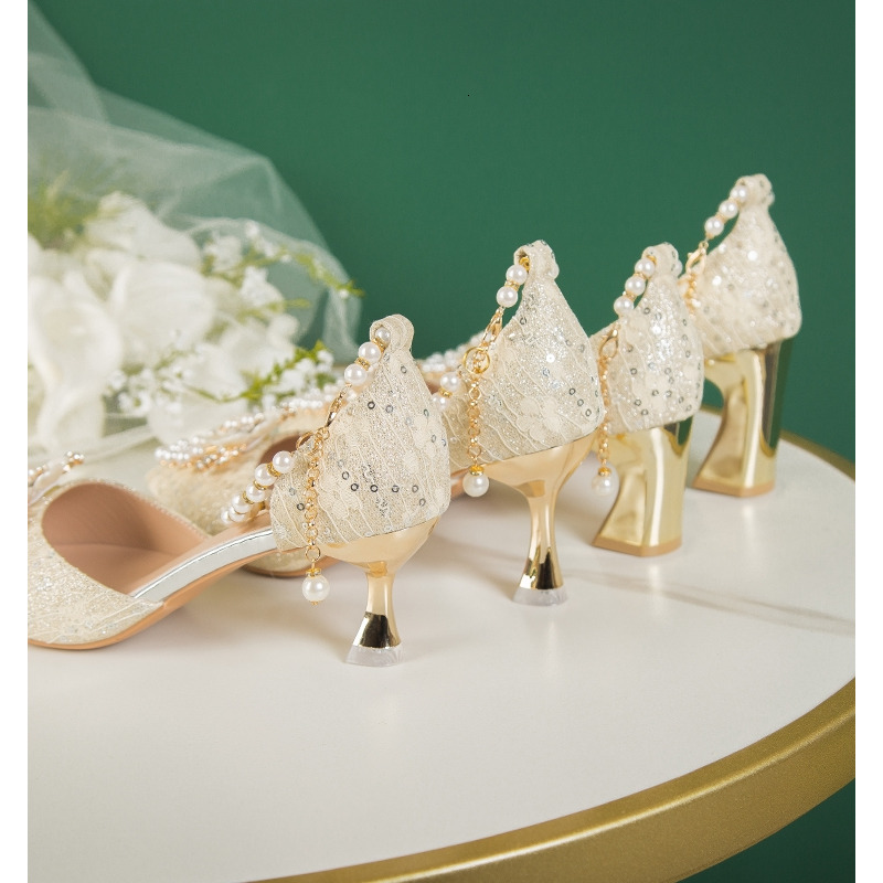 Wedding shoes, women's fashion show, wedding dress, two wearing pointed high heels, bride's crystal shoes, thick low heels, pregnant
