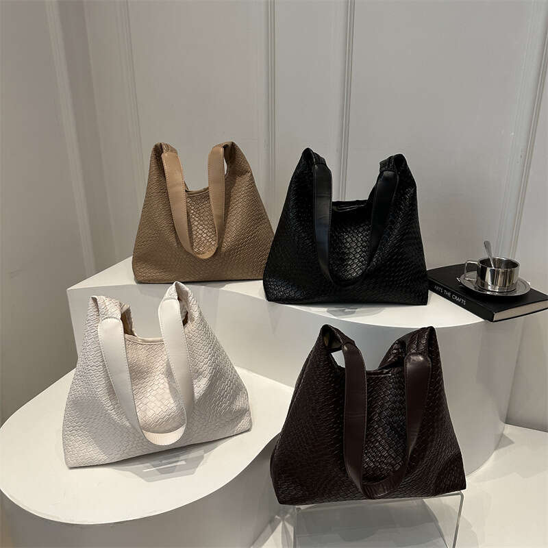 2024 new women's high-end sense shoulder woven pattern large capacity commuting tote bucket bag