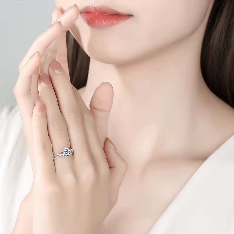 Trendy Crossover Finger Rings Jewelry Women Prong Setting White Gold Plated 925 Sterling Silver Engagement Moissanite Rings