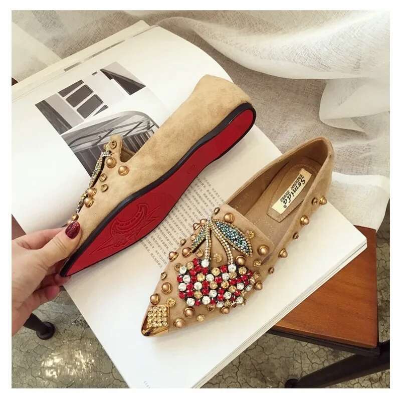 2025 Summer New Pointed Women's Flat Shoes Cherry Rivet Classic Women's Ballet Designer Fashion Flat Shoes Soft Boat Shoes