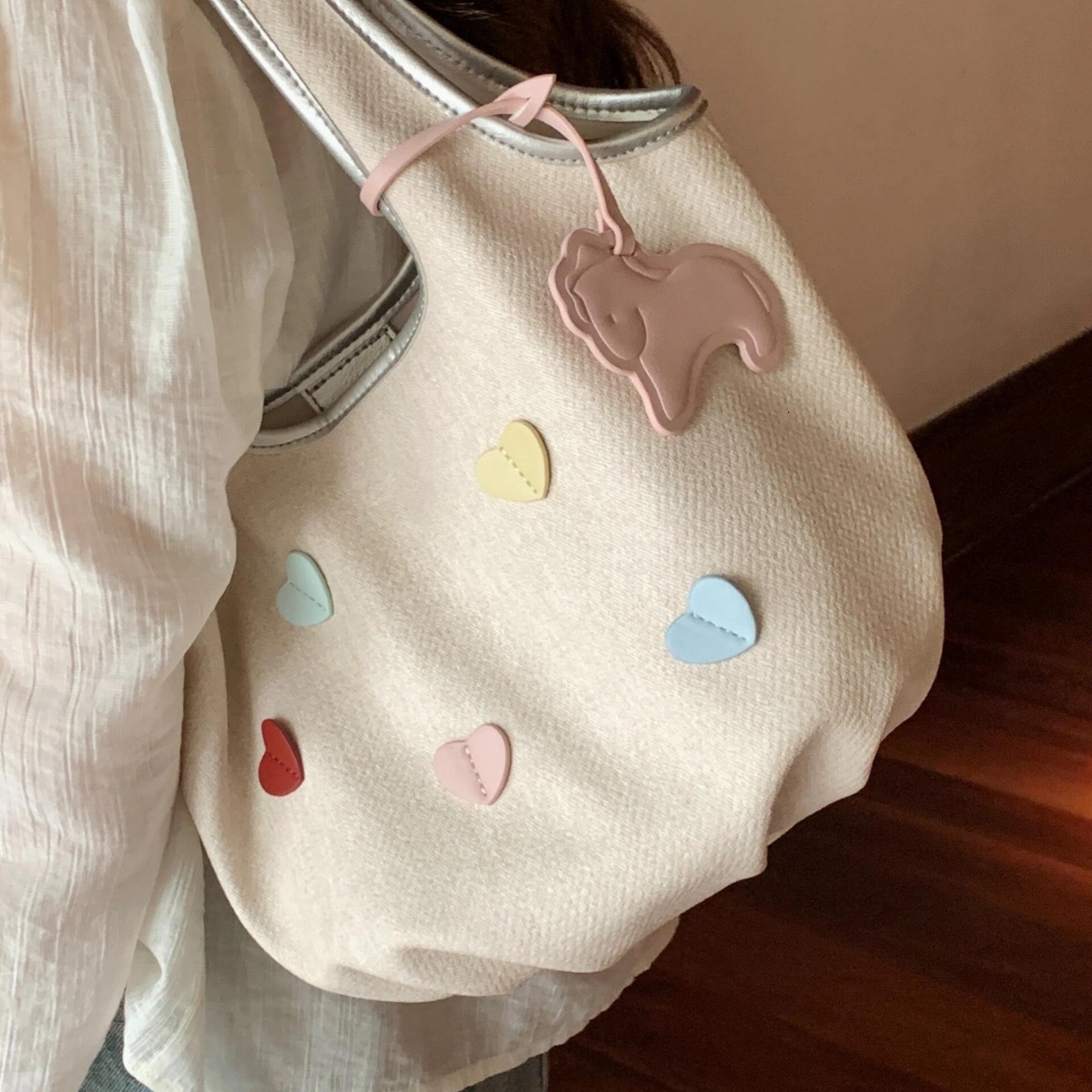 2025S Fashion Designer New Niche Design Girl With High Appearance Cute Vegetable Basket Bucket Bag Simple And Casual Versatile Handbag