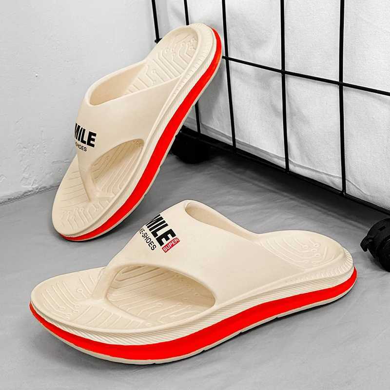 Summer mens flip up thick soled N-slip mens sandals outdoor casual shoes light and comfortable beach shoes new mens slippersXJ250326