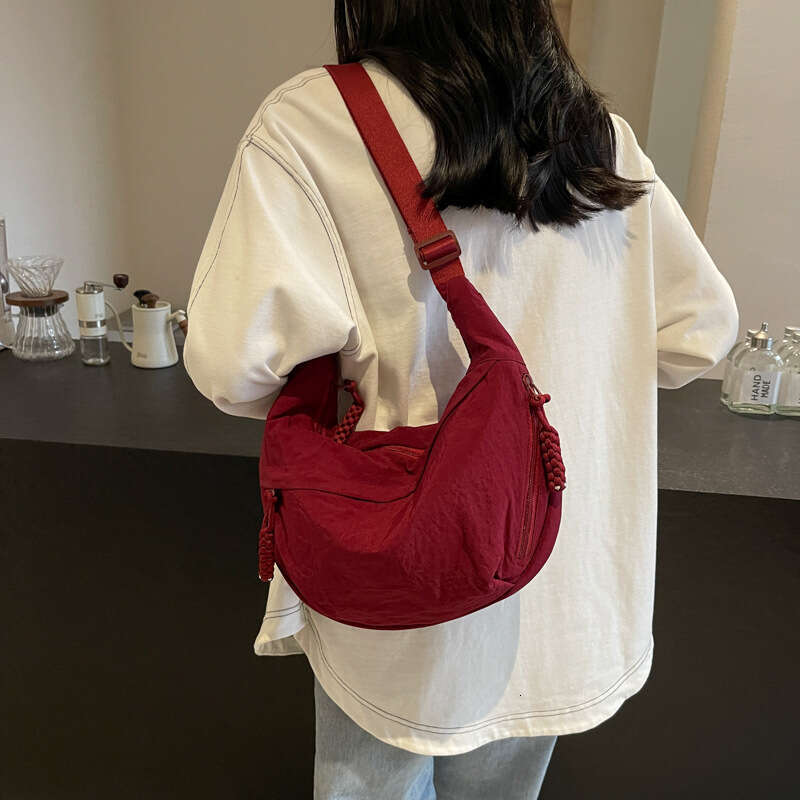 Simple and large capacity crossbody 2024 new style student small single shoulder cloth bag, versatile dumpling bag for women