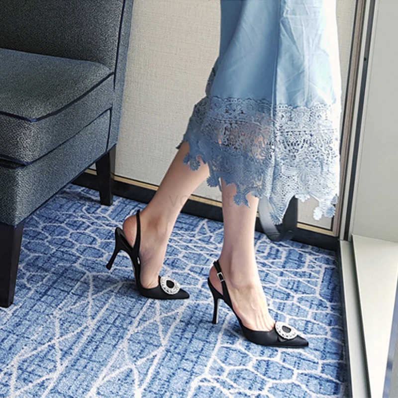 High H 2023 New All-match Satin Wine Red Sexy Stiletto Rhinestone Pointed Toe Shoe Wen Sandals Z250326