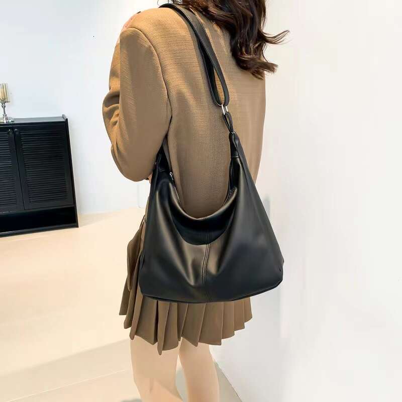 Large Capacity Tote 2024 Spring and Summer New Fashionable Simple Splicing Underarm Commuter Shoulder Bag for Women