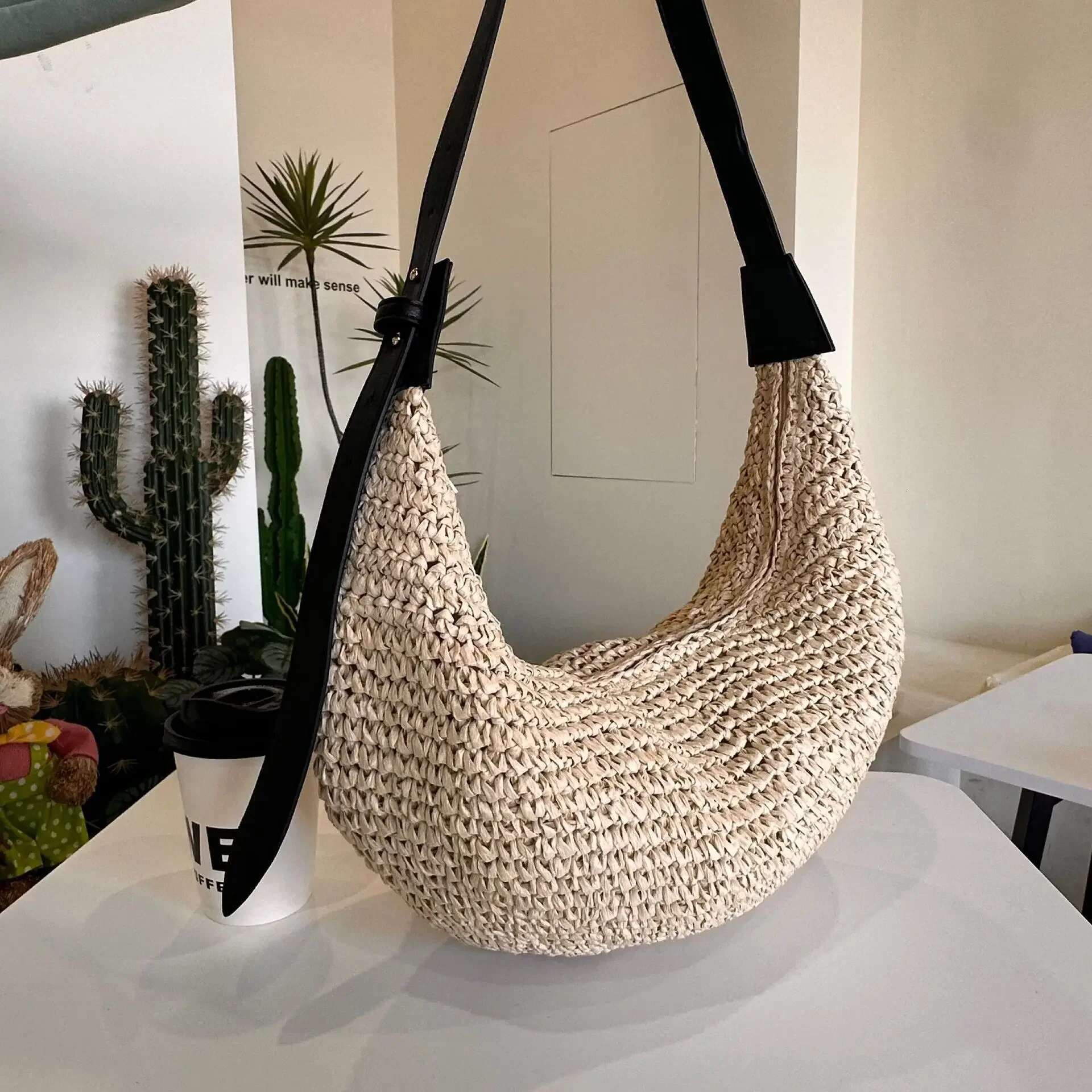 Grass Woven Shoulder With Contrasting Colors Casual And Simple Crossbody Bag Large Capacity Underarm Handbag For Commuting