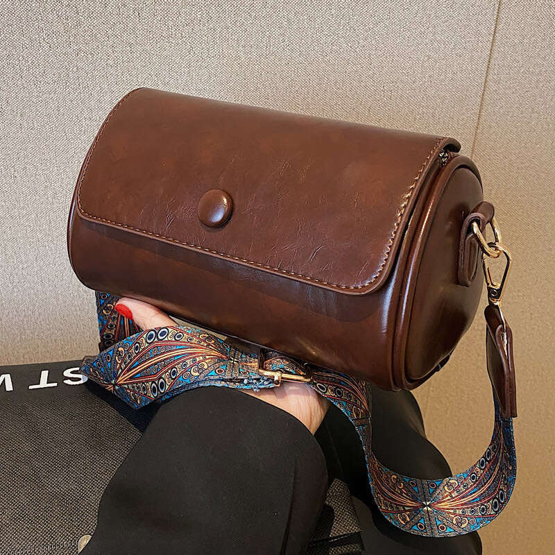 77 Small women's niche 2025 new trendy spring versatile broadband shoulder crossbody bag, cylindrical bag