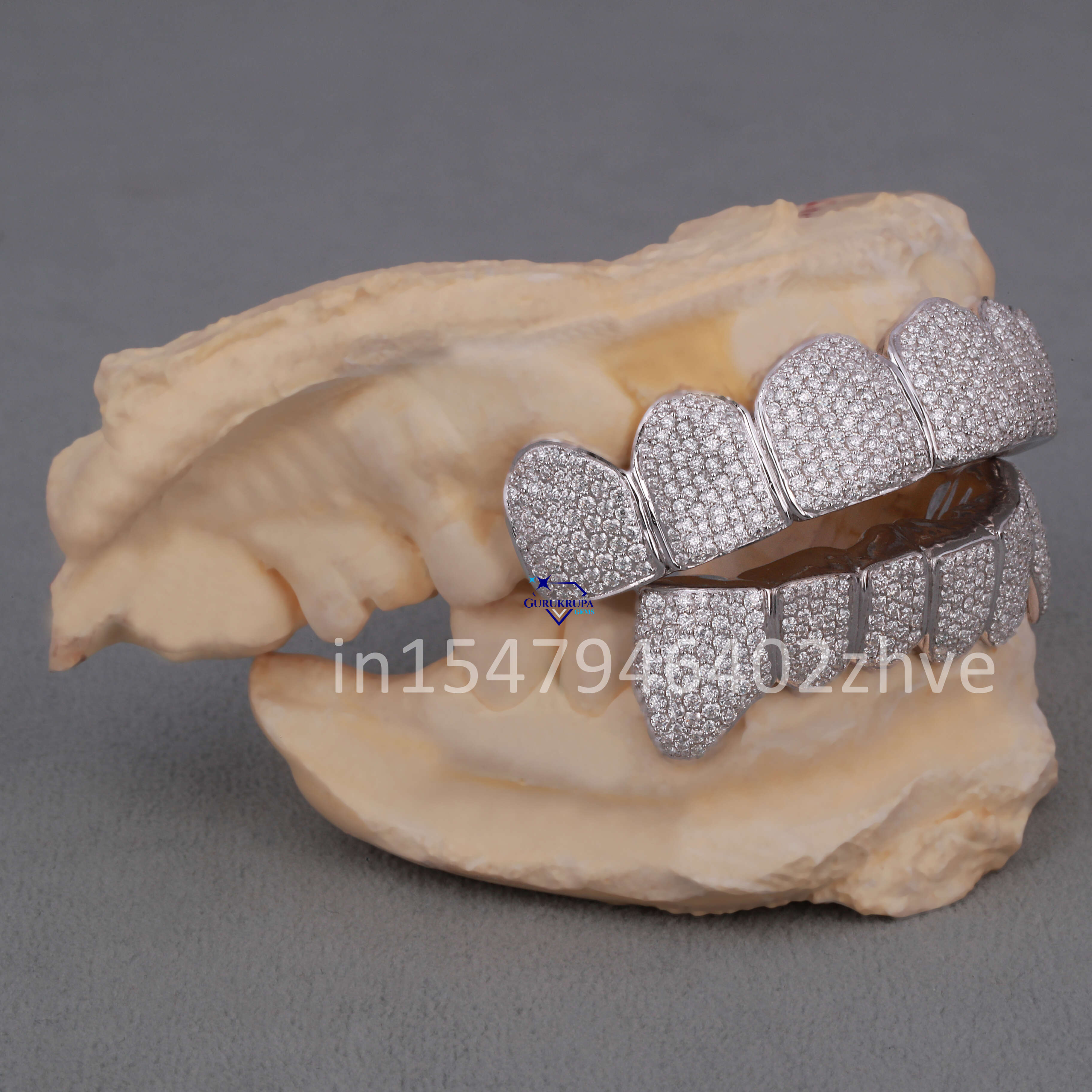 Multi Layered Dental Composite Diamond Teeth Grillz Vvs Clarity 14Kt Gold Moissanite Diamond Dentures Wholesale Seller