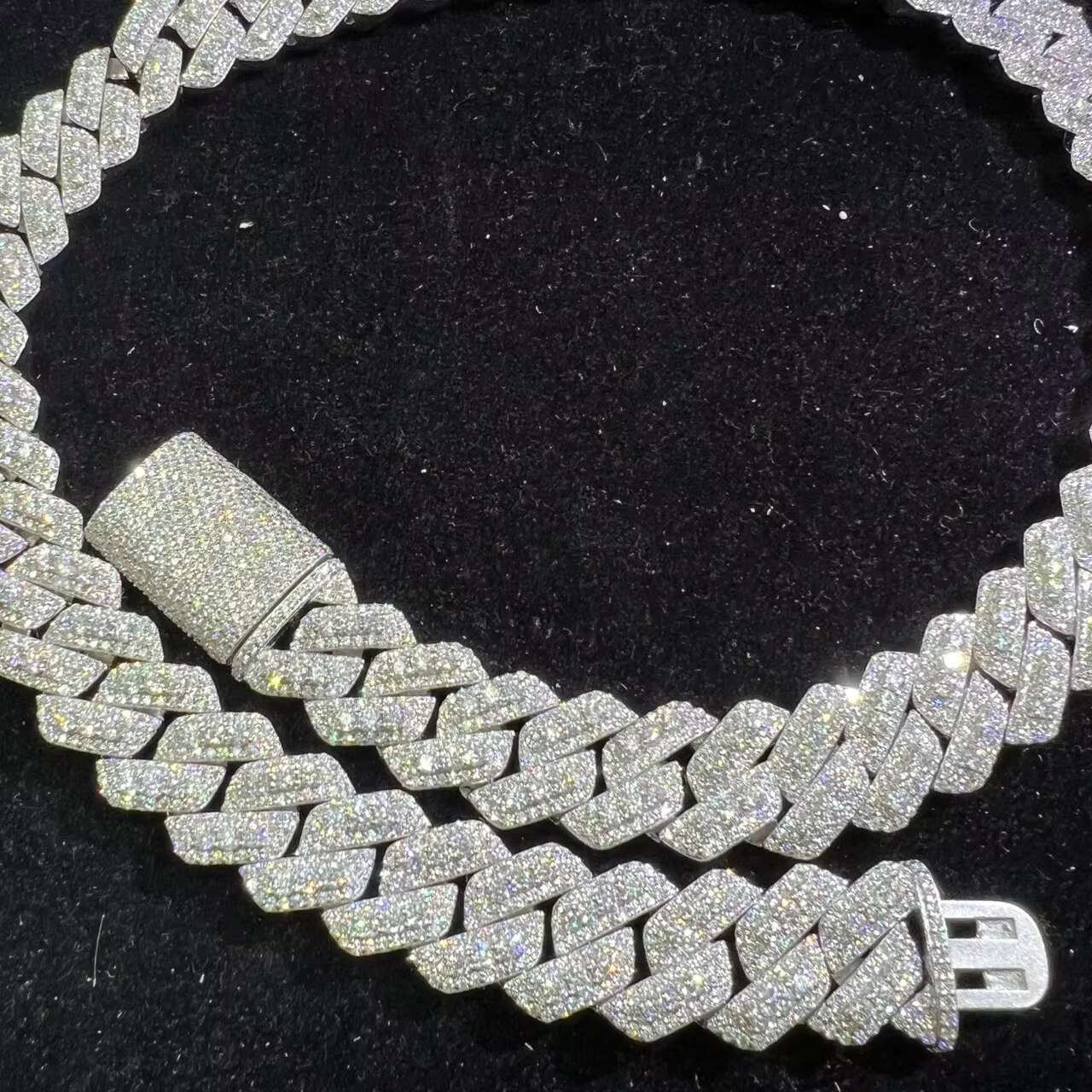 Manufacturer Direct Sales High Quality Luxury 18mm Cuban Chain Necklace for Women Moissanite Jewelry