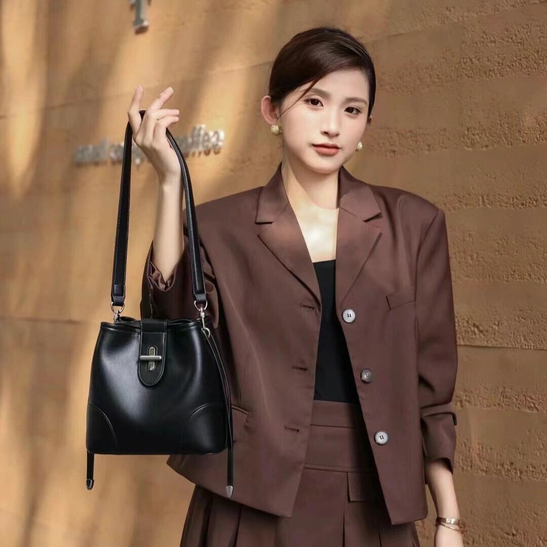 2025S Fashion Designer Spring Summer Color Blocking Small Women S New Fashionable Versatile Crossbody Bag High End And Super Popular Single Shoulder B