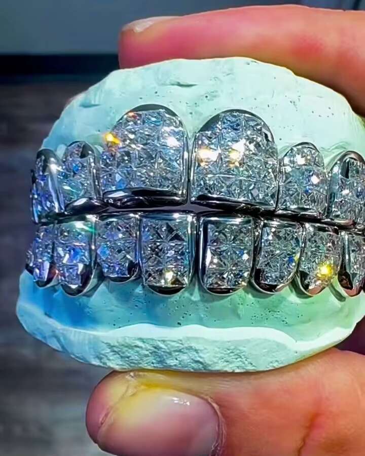 Custom VVS Moissanite S925 Silver Teeth Grillz Silver Diamond Bling Tooth Grills for Men Women High-End Jewelry Pass Test 8 on 8