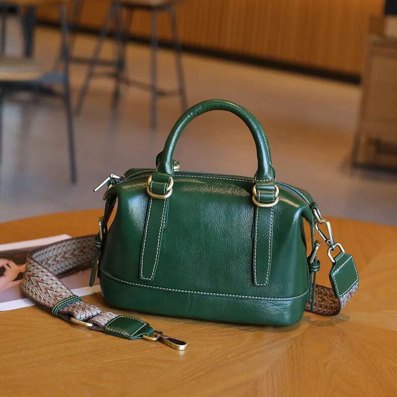 Leather Women's New Vintage Plant Tanned Oil Wax Head Layer Cowhide Boston Large Capacity Handbag Women Slant Boston Bag