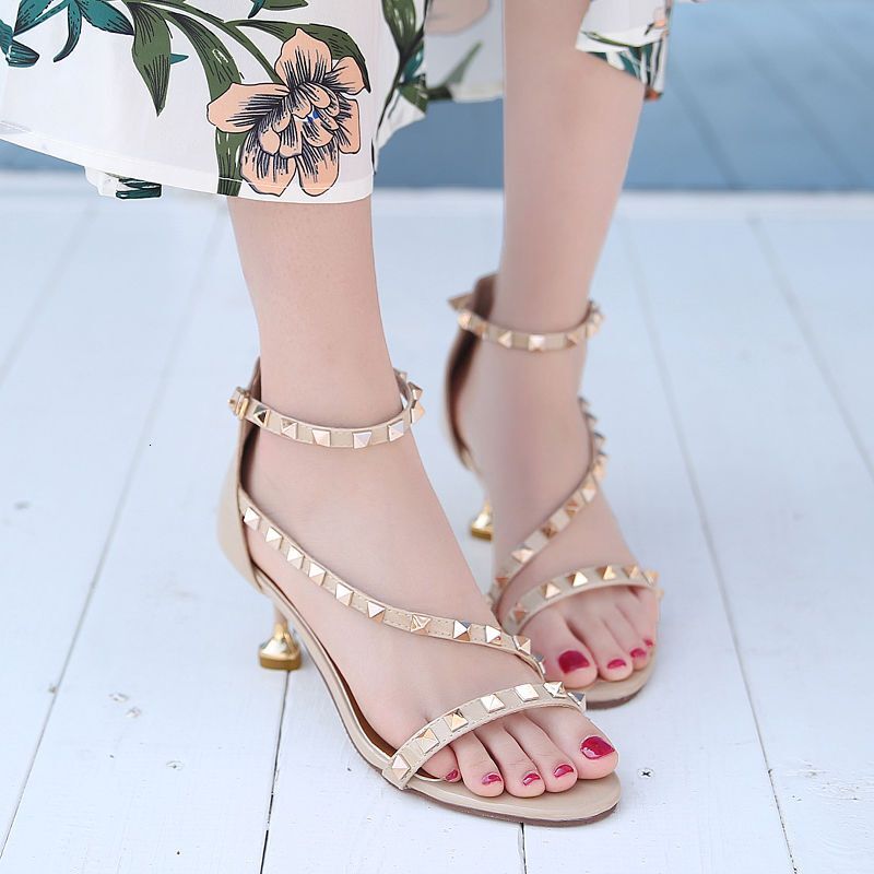 New rivet fashion pearl cat with student one button sandals, internet famous girl sexy high heels, exposed toes