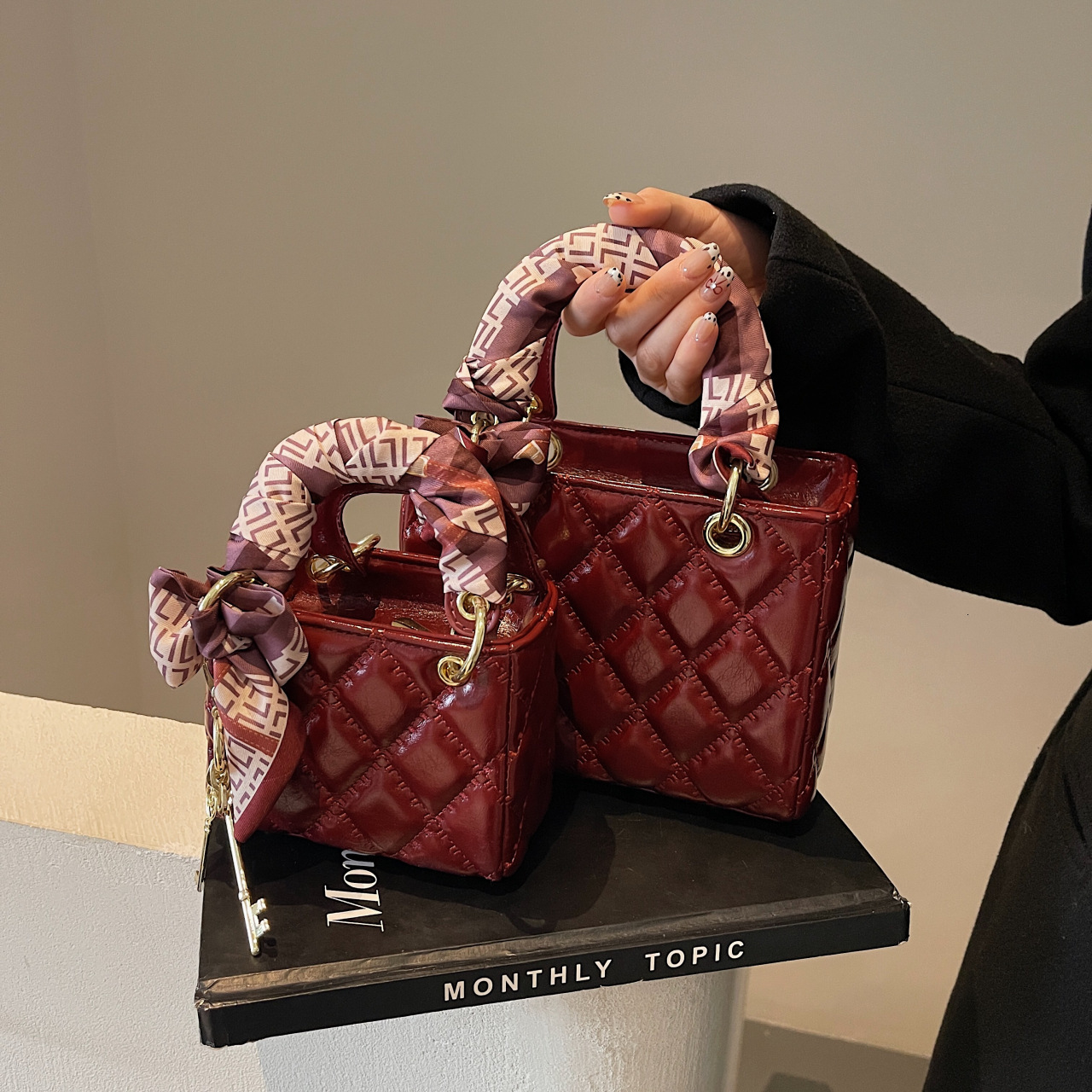 2024 New Xiaoxiangfeng Lingge Daifei Fashion Handheld Single Shoulder Crossbody Bag Korean style Niche Design