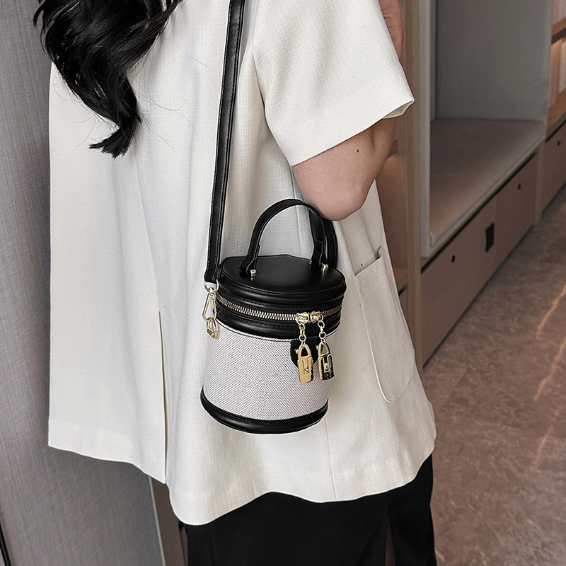 Women's new bucket bag carrying fashion cylinder bag single shoulder crossbody bag 2025s hot
