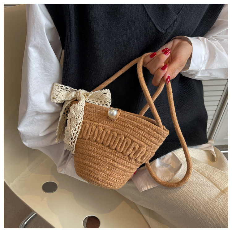 Designer 2025S summer new women woven fashionable versatile handbag crossbody shoulder bucket beach pleated cloud small bag