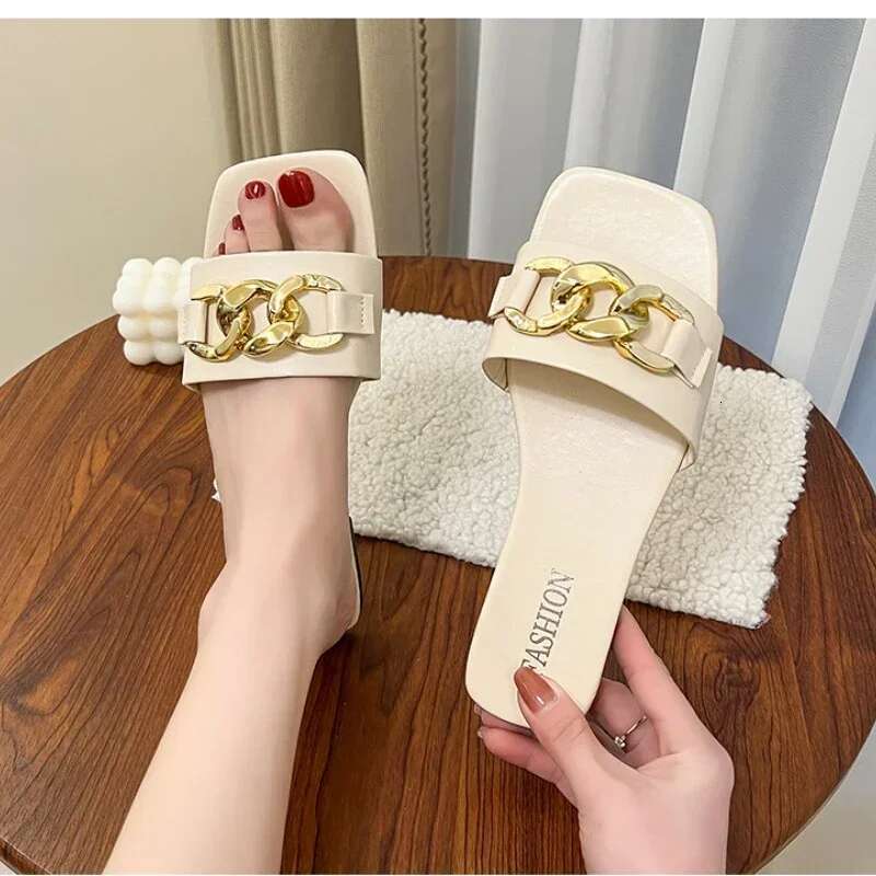 2025 Summer New Women's Slippers Roman Designer Fashion Solid Color Flat Sandals Women's Soft soled Shoes Breathable Beach