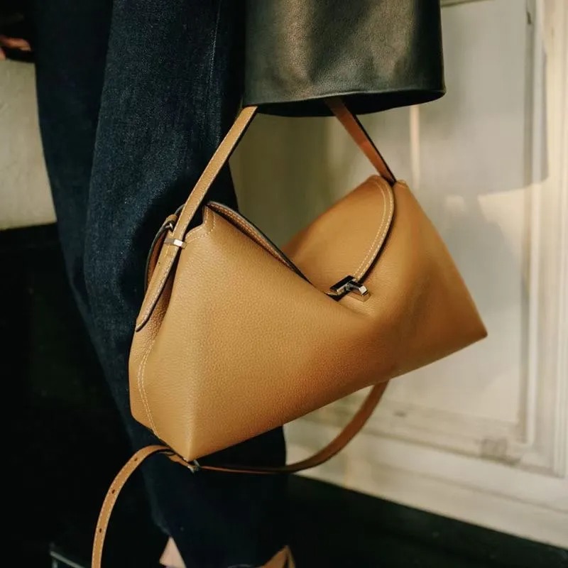 Designer Shoulder Bag and Crossbody Messenger Style Elegant Cloud Clutch Crafted from Premium Cowhide Leather